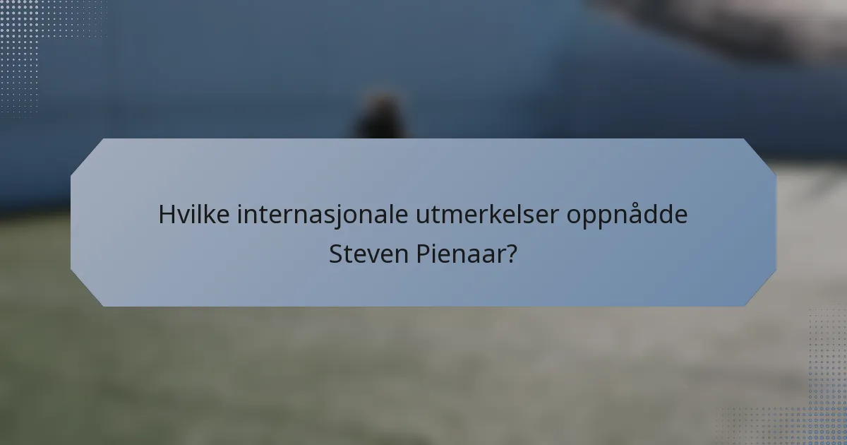 Hvilke internasjonale utmerkelser oppnådde Steven Pienaar?